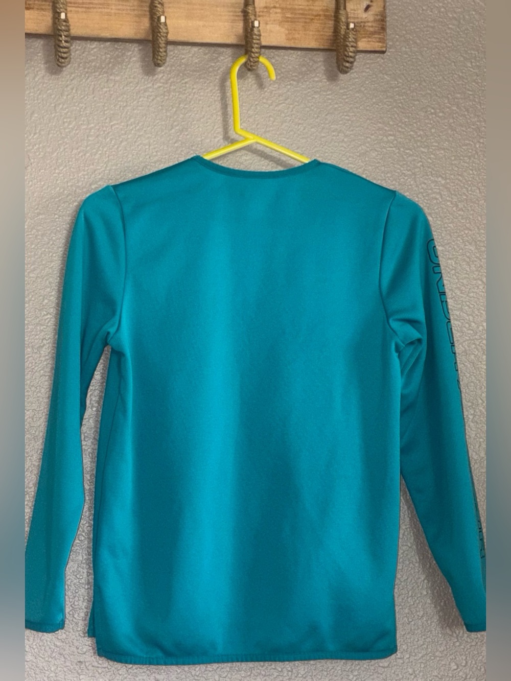 Under Armour Boys ( MED) Basketball Teal Crewneck Performance Sweatshirt - Picture 3 of 10